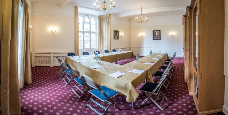 Meeting Room I4, a traditional college room ideal for small meetings