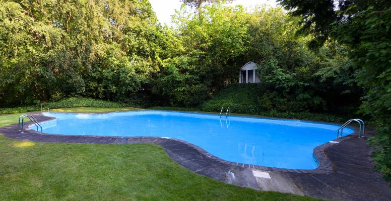 The Leckhampton open-air swimming pool